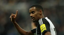**”Rumor Transfer Alexander Isak Menyebabkan Absennya dari Skuad Newcastle melawan Celtic”**