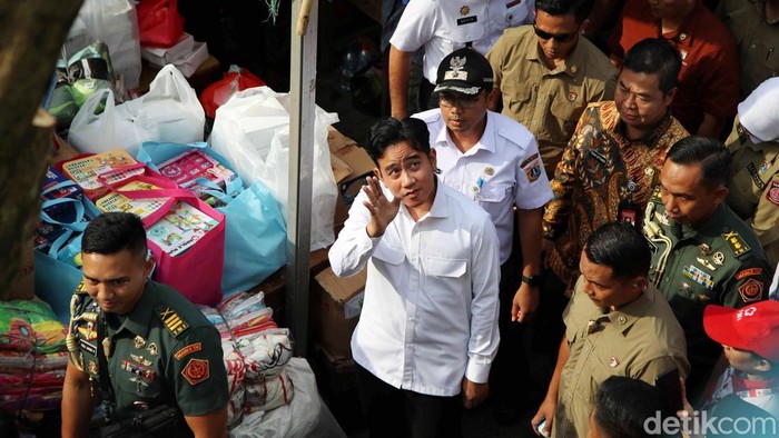 Guntur Romli PDIP Nilai Usulan Gibran Berkantor di IKN Menarik - Update 1