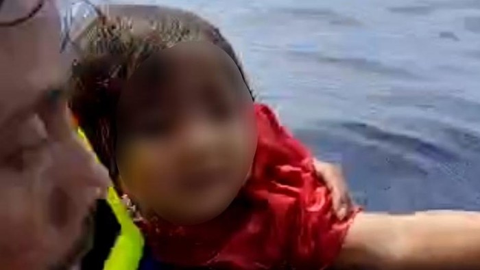 Menyelamatkan Harapan: Kisah Beruntung Balita di tengah Kebakaran KM Barcelona 5