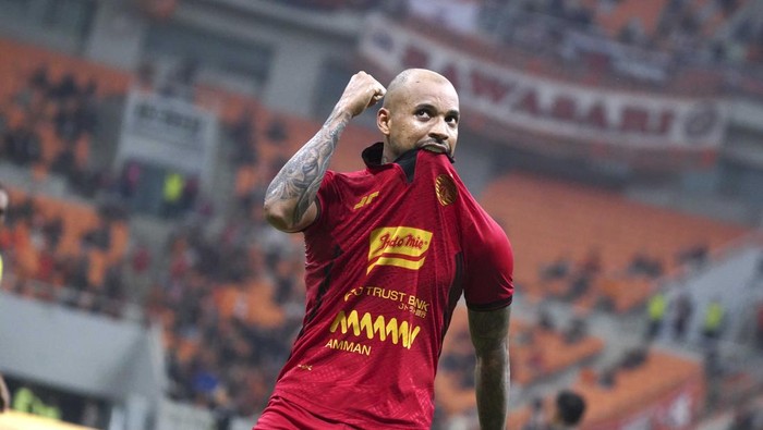 **Striker Persija Jakarta, Gustavo Almeida, Gelar Sayembara untuk HP Istrinya yang Hilang!**