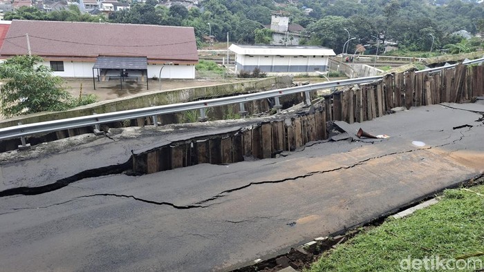 Pemkot Gelontorkan Rp 26 M, Jalan Baru Hadapi Longsor Stasiun Batutulis