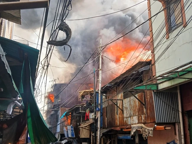 Butuh Berjam-jam Kebakaran Hebat di Tambora Baru Bisa Padam - Update 1