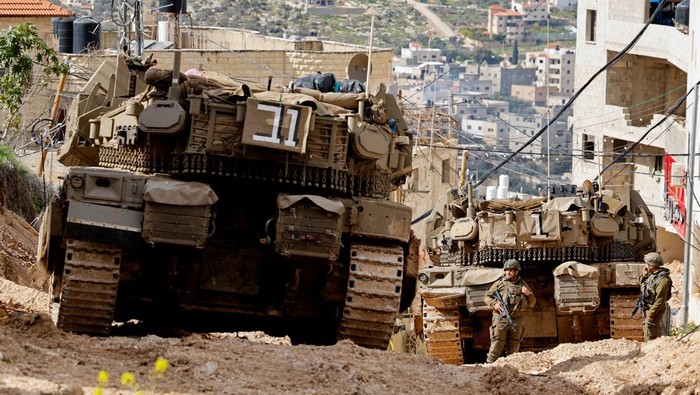 [Gaza, Bawah Serbuan Tank: 3 Jiwa Terhilang, Masjid Hancur dalam Aksi Israel]