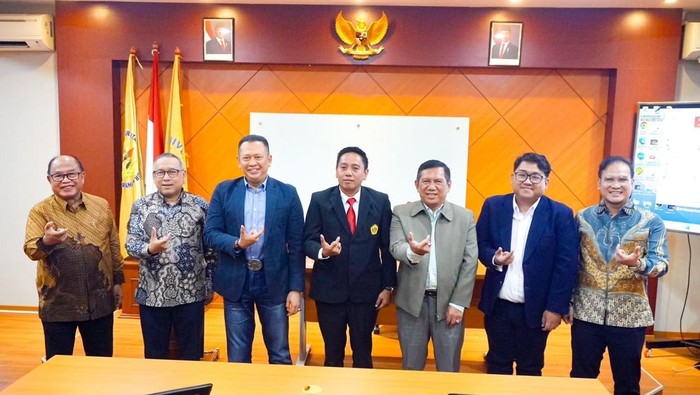 Bamsoet: MK sebagai Garda Biru atau Negative Legislator?