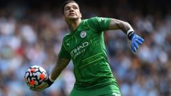 Guardiola Buka Pintu Andai Ederson Mau Pergi dari Manchester City