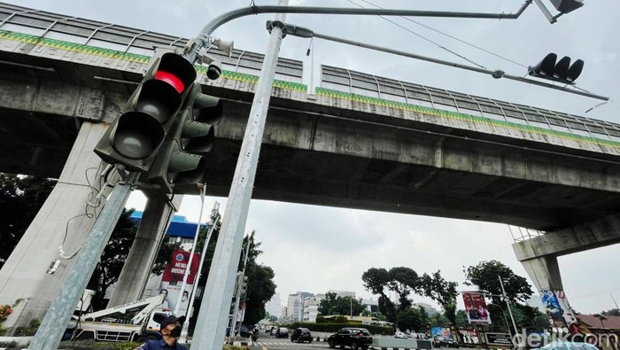 Dugaan Ulah 'Pak Ogah' di Balik Sabotase Lampu Lalin Cawang: Ancaman Terhadap Keamanan Lalu Lintas?