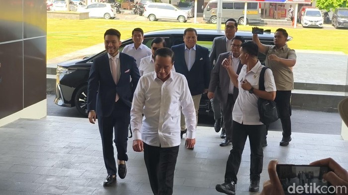 Pemeriksaan Jokowi di Solo: 45 Pertanyaan dan Ijazah Asli yang Disita, Apa yang Sebenarnya Terjadi?
