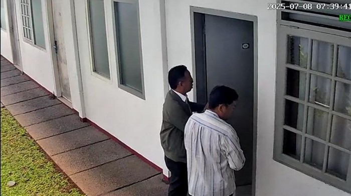 **Kronologi Penjaga Kos Temukan Diplomat Kemlu Tewas, Jendela Kamar Dicongkel: Kisah Mengejutkan di Jakpus**