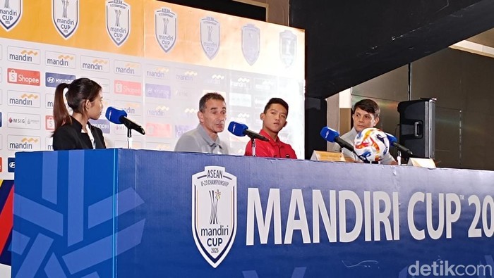 **Piala AFF U-23: Gerald Vanenburg Yakin dengan Kualitas Hokky Caraka di Tengah Kritik**