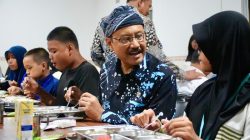 “Gus Ipul Makan Malam dengan Siswa, Terungkap Kisah Haru di Sekolah Rakyat”