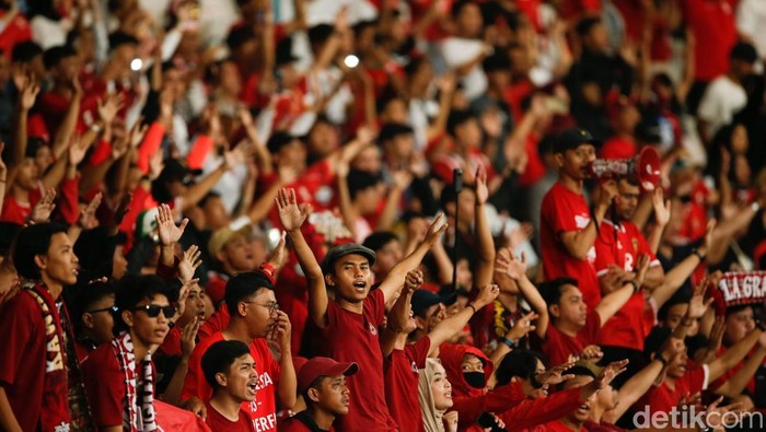 **Timnas Indonesia U-23 Vs Thailand: Bola Sundulan Raven Kena Tiang**