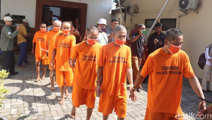 **7 Pria Perkosa-Cabuli Anak di Pasuruan, Ayah Korban Jadi Salah Satu Pelaku**
