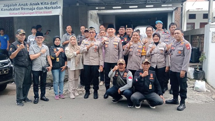[CCTV Ciputat, Tangsel: Warga Apresiasi, Kapolres Diacungi Jempol!]