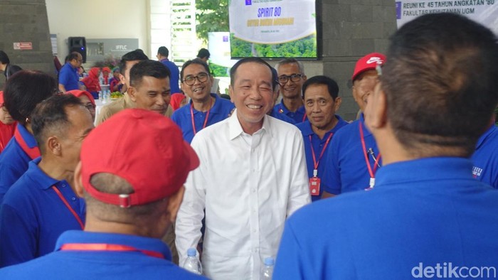 Jokowi Dinilai Melepas Diri dari UGM? Ini Reaksinya di Reuni Alumni '80
