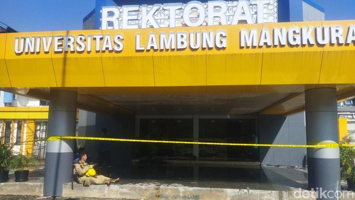 Kebakaran Meneror Gedung Rektorat ULM Banjarmasin, Ijazah Wisudawan Jadi Korban
