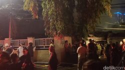**Kebakaran Pasar Taman Puring Padam, Damkar Terus Lakukan Pendinginan**