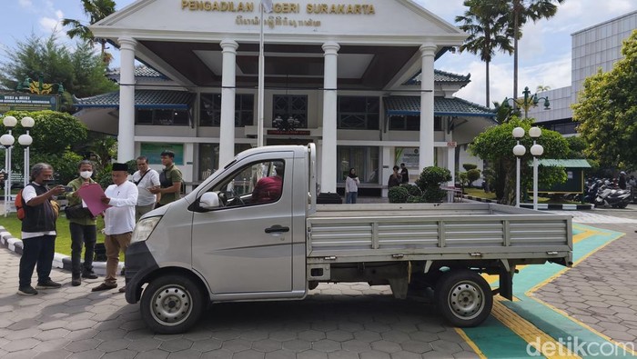 Penggugat Jokowi Bawa Esemka ke PN Solo, Buka Krisis Wanprestasi!