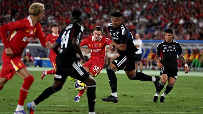 **Liverpool Balik Menang atas Yokohama F Marinos, Slot Komentari Kekurangan Tim**