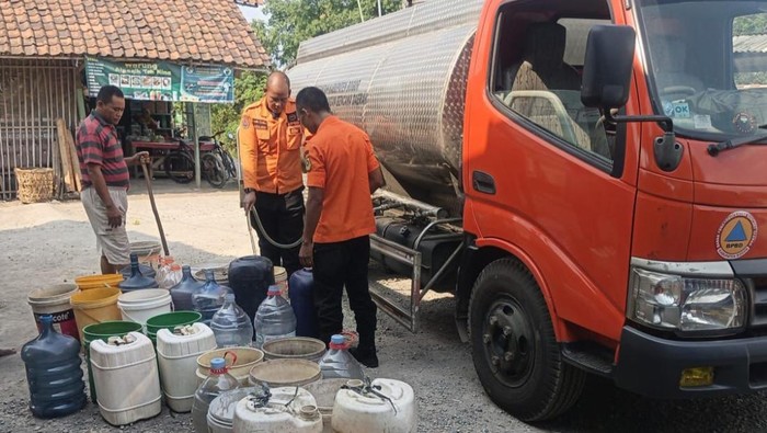 Kekeringan di Jonggol: 2 Ribu Warga Menghadapi Kecelakaan Alam, BPBD Menyelamatkan dengan 15 Ribu Liter Air