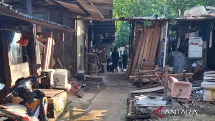 Ratusan Orang Perdulang Makam Tua TPU Kebon Nanas, Munculkan Permukiman Liar yang Controversial