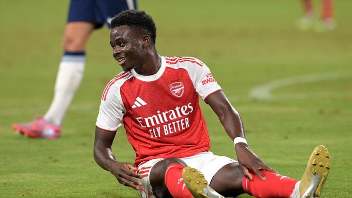 **Arsenal Kehilangan Saka dan Trossard, Cedera Menghantui Kemenangan atas Spurs**