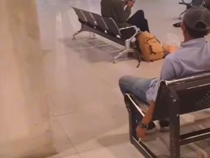 Viral Penjemput Merokok di Bandara Hasanuddin, Apa Respons Pengelola?