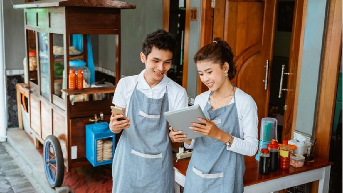 **Digitalisasi UMKM: Pacu Ekonomi Lokal, Buka Pasar Global**