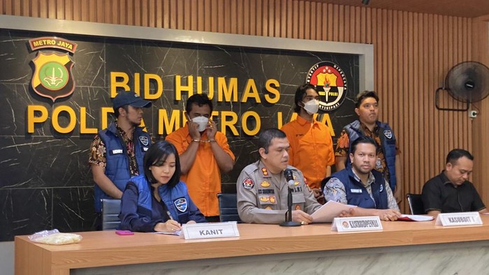**2 Pembajak TV Berbayar, Siarkan Bola Secara Ilegal, Raup Ratusan Juta Rupiah**
