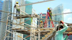 Pekerja Migran Singapura: Hari Ini Pahlawan, Besok Korban Penipuan?