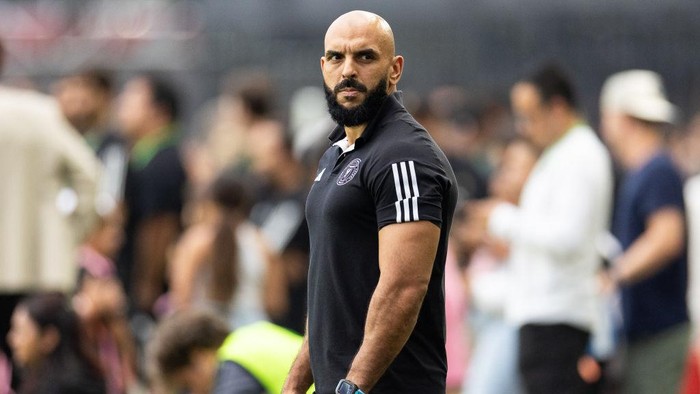 **Bodyguard Messi, Yassine Cheuko, Dilarang di Area Lapangan Setelah Dorong Pemain Atlas**