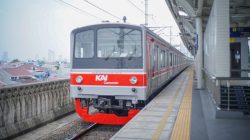 [FA] “KRL Anjlok di Jakarta Kota: Penumpang Berjuang untuk Tetap Aman!”