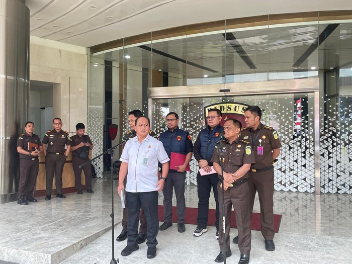 Kejagung Ungkap 5 Mobil Mewah Riza Chalid Tanpa Pelat Nopol: Benarkah Sengaja?