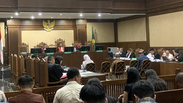 Hakim Tolak Penundaan Sidang Bos Gula, Hotman Singgung Tom Lembong!