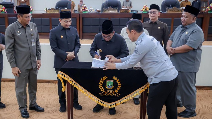 Andra Soni Ungkap Penurunan Pendapatan Banten Rp 1,2 Triliun pada APBD 2025, Temuan Mengejutkan dalam Rapat DPRD