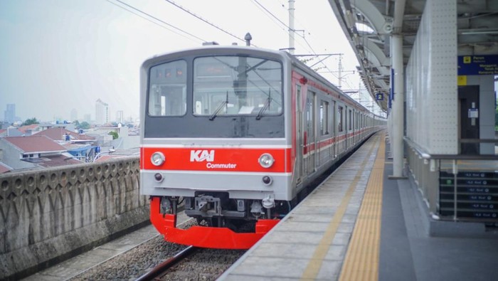 KRL Arah Bogor Terhambat di Pasar Minggu, Penumpang Terpaksa Dialihkan