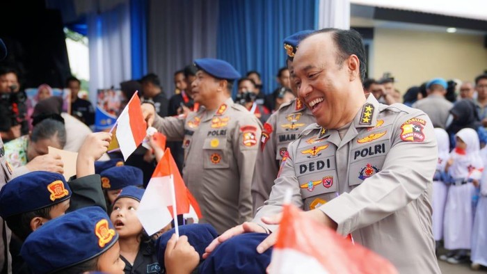 Profil Komjen Dedi Prasetyo, Polisi Profesor yang Ditunjuk Jadi Wakapolri - Update 1