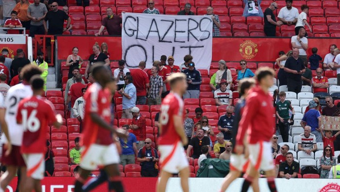 Kecam Glazer dan Ratcliffe, Fans MU Bakal Demo saat Lawan Arsenal - Alternatif 1
