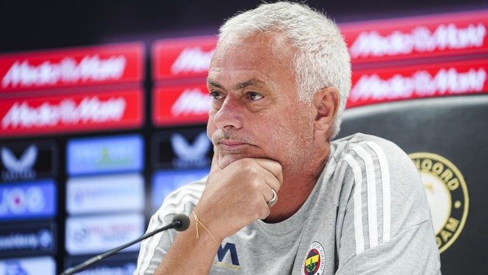 Mantan Kapten Porto, Jorge Costa, Meninggal Dunia, Mourinho Tak Kuasa Menangis