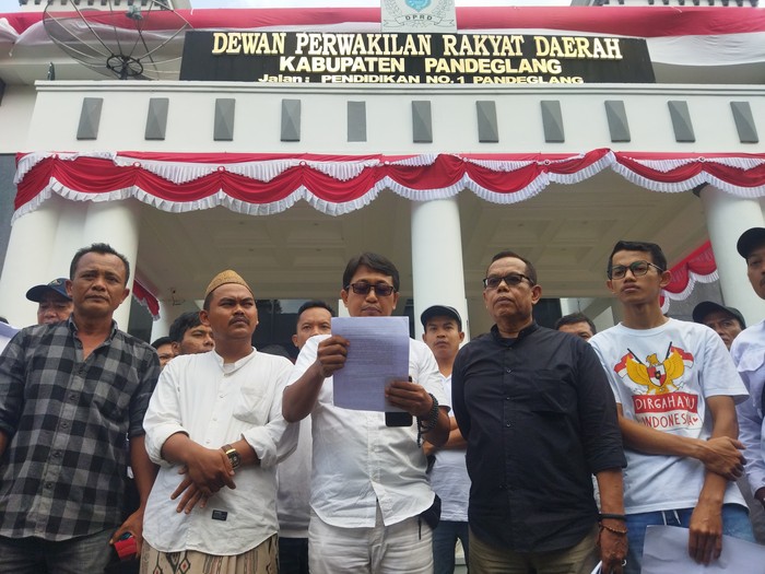 DPRD Pandeglang Angkat Suara, Warga Protes Sampah dari Tangsel