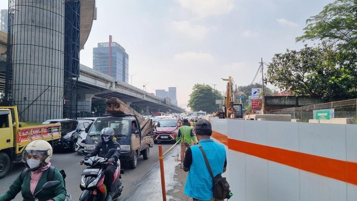 Tenaga dan Waktu Terbuang Gara-gara Macet di TB Simatupang - Update 1