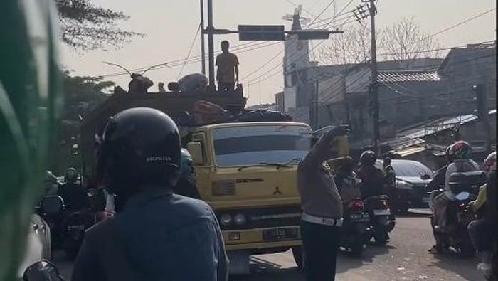 Tragedi di Ciputat: Warga Desak Solusi Darurat atas Macet Berlarut!
