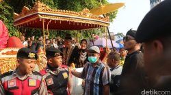 **Disoraki Warga Saat Kirab HUT Pati, Reaksi Bupati Sudewo yang Menyita Perhatian**