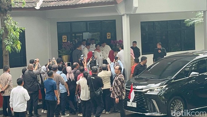 **Megawati dan Pramono Anung Lakukan Kunjungan Misterius ke Taman Langsat Jaksel**