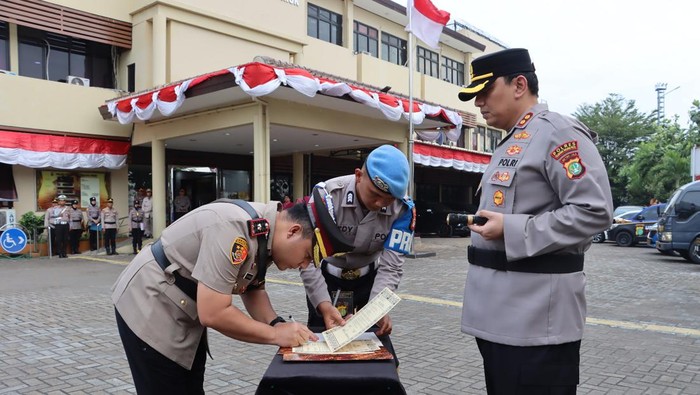 **Kapolres Priok Prioritaskan Etos Kerja dan Soliditas Keluarga dalam Sertijab Wakapolres-Kasat Lantas**