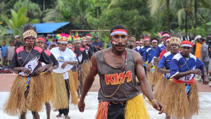 Sambut HUT RI ke-80, Warga Ayuka dan Tipuka Gelar Lomba Tari Seka yang Menakjubkan