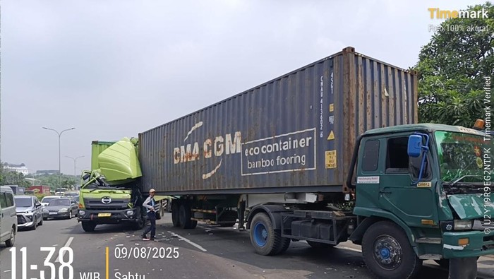 Tragedi Tabrakan Truk Trailer Vs Mobil Boks di Tol JORR: 1 Orang Terluka dalam Ribuan Emosi