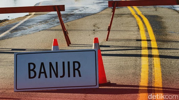 Tanggul Jebol, Banjir Diterjang di Perumahan Kemang Bogor!