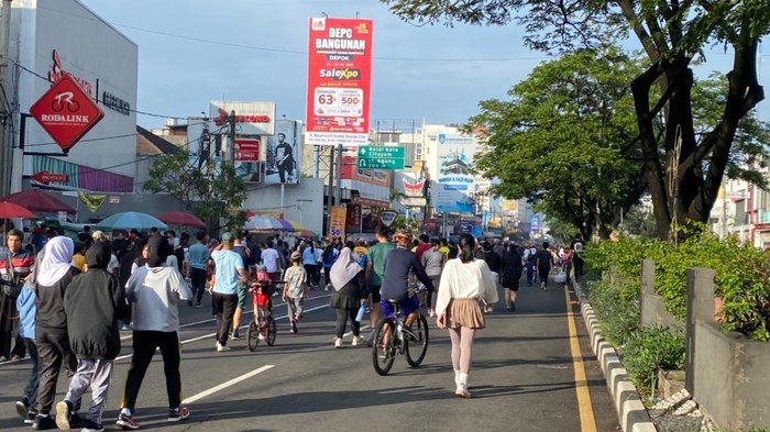 **Cerita Warga Ajak Keluarga ke CFD Depok: Daripada di Rumah, Mending Olahraga!**