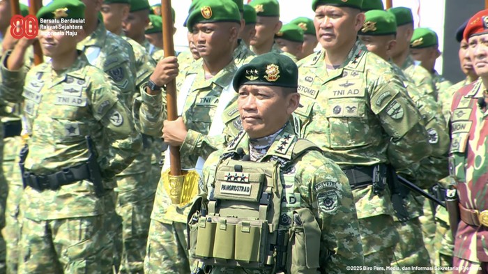 Prabowo Subianto Pujian Khusus untuk Pangkostrad: Komandan Upacara yang Memimpin dari Depan