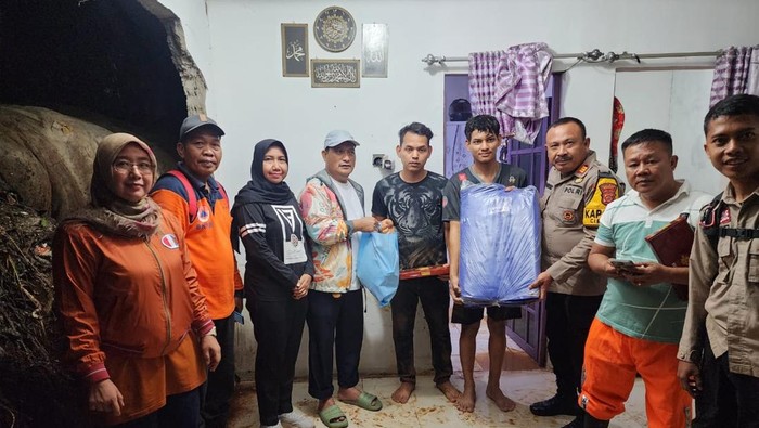 Polres Bogor Berjibaku Bantu Warga Terdampak Banjir Akibat Luapan Kali: Perjuangan Nyata untuk Menyelamatkan Hidup!